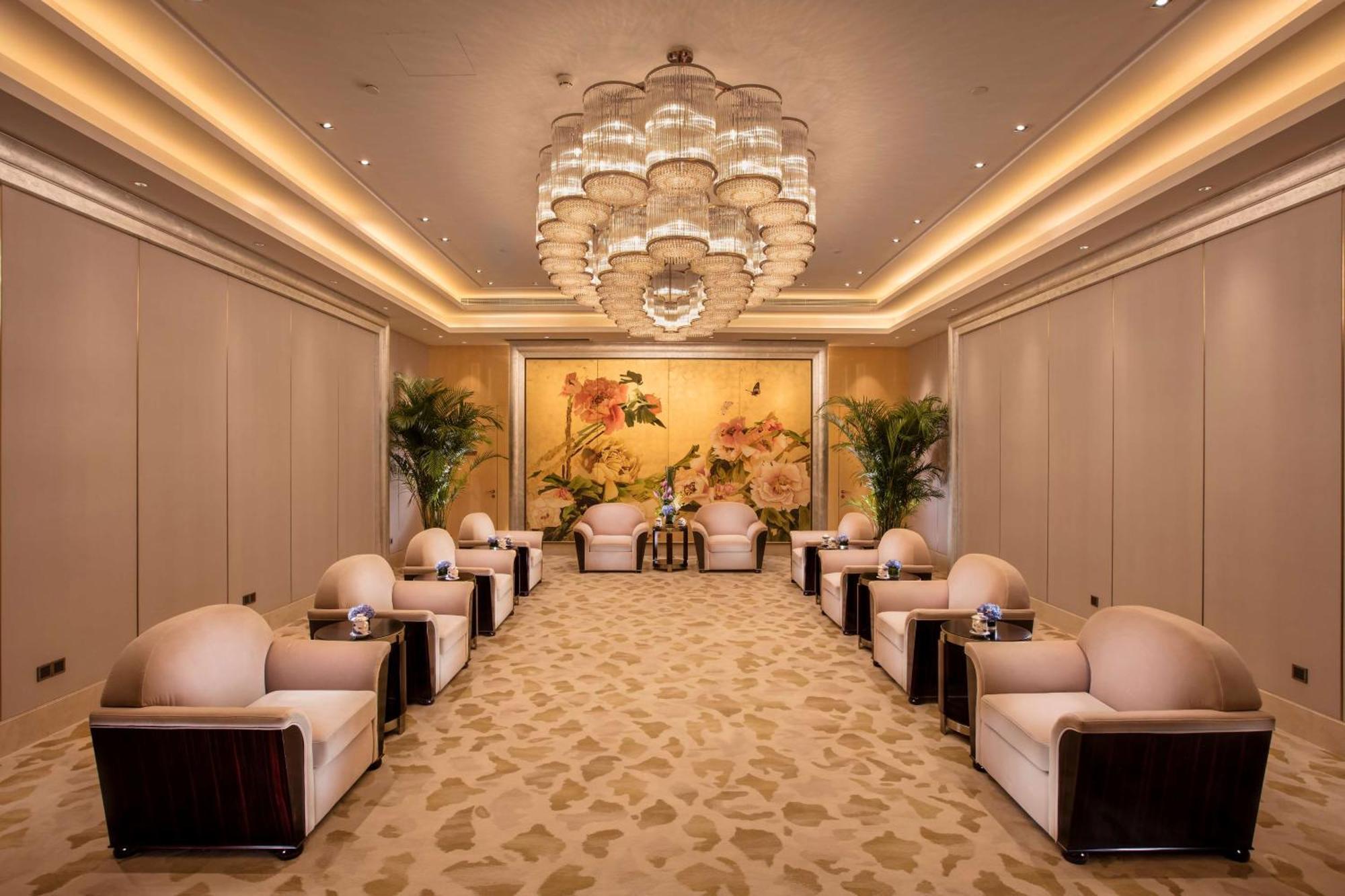 Hilton Wuhan Yangtze Riverside Exterior foto