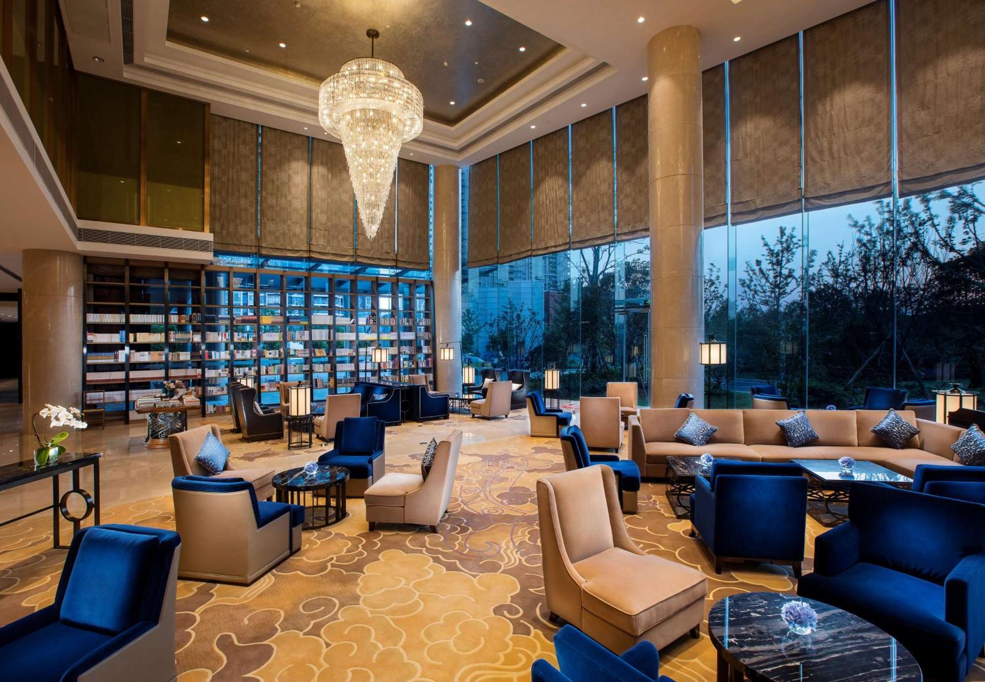 Hilton Wuhan Yangtze Riverside Exterior foto