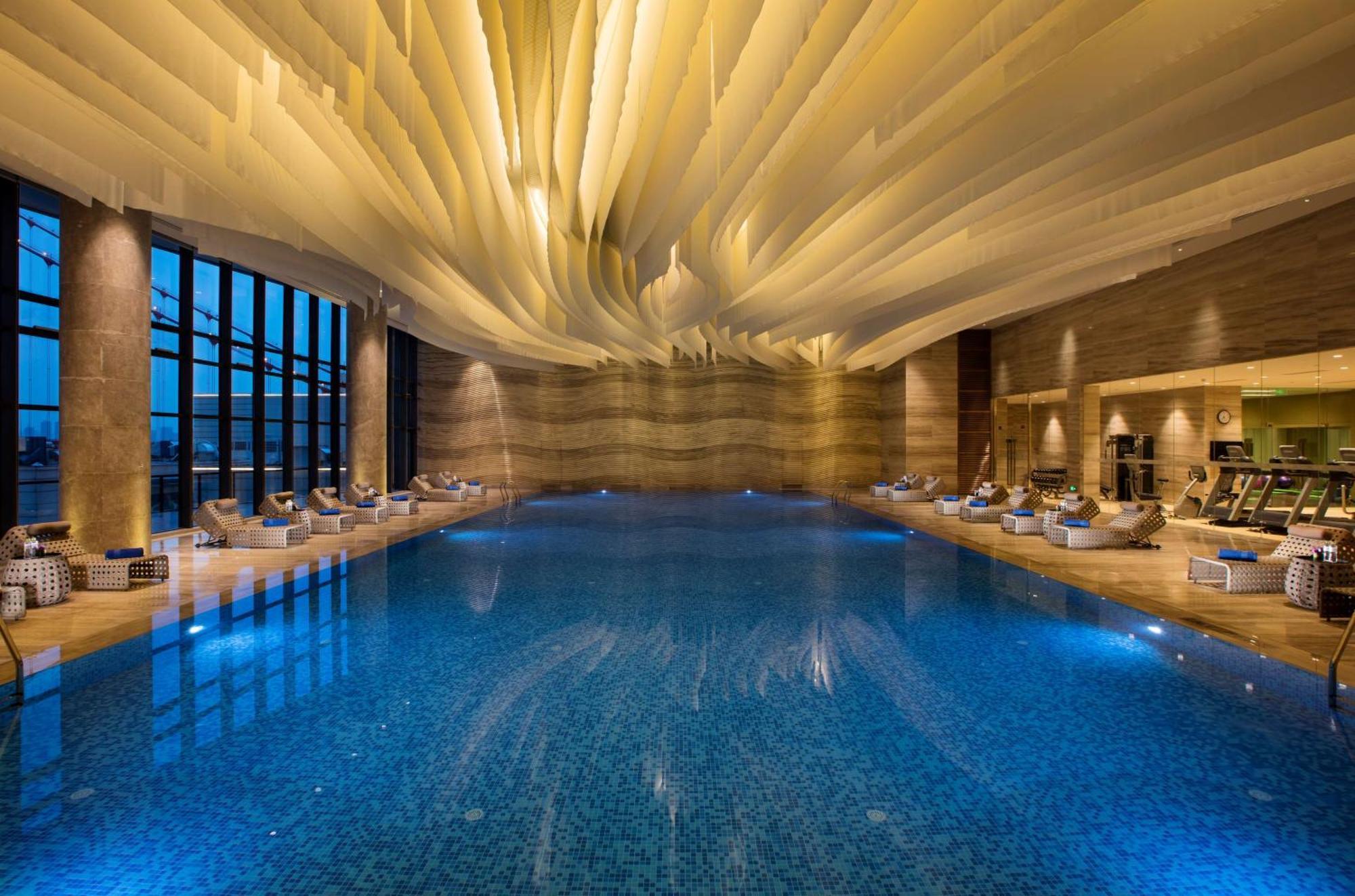 Hilton Wuhan Yangtze Riverside Exterior foto